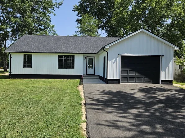 900 Oregon St, Carterville, IL 62918