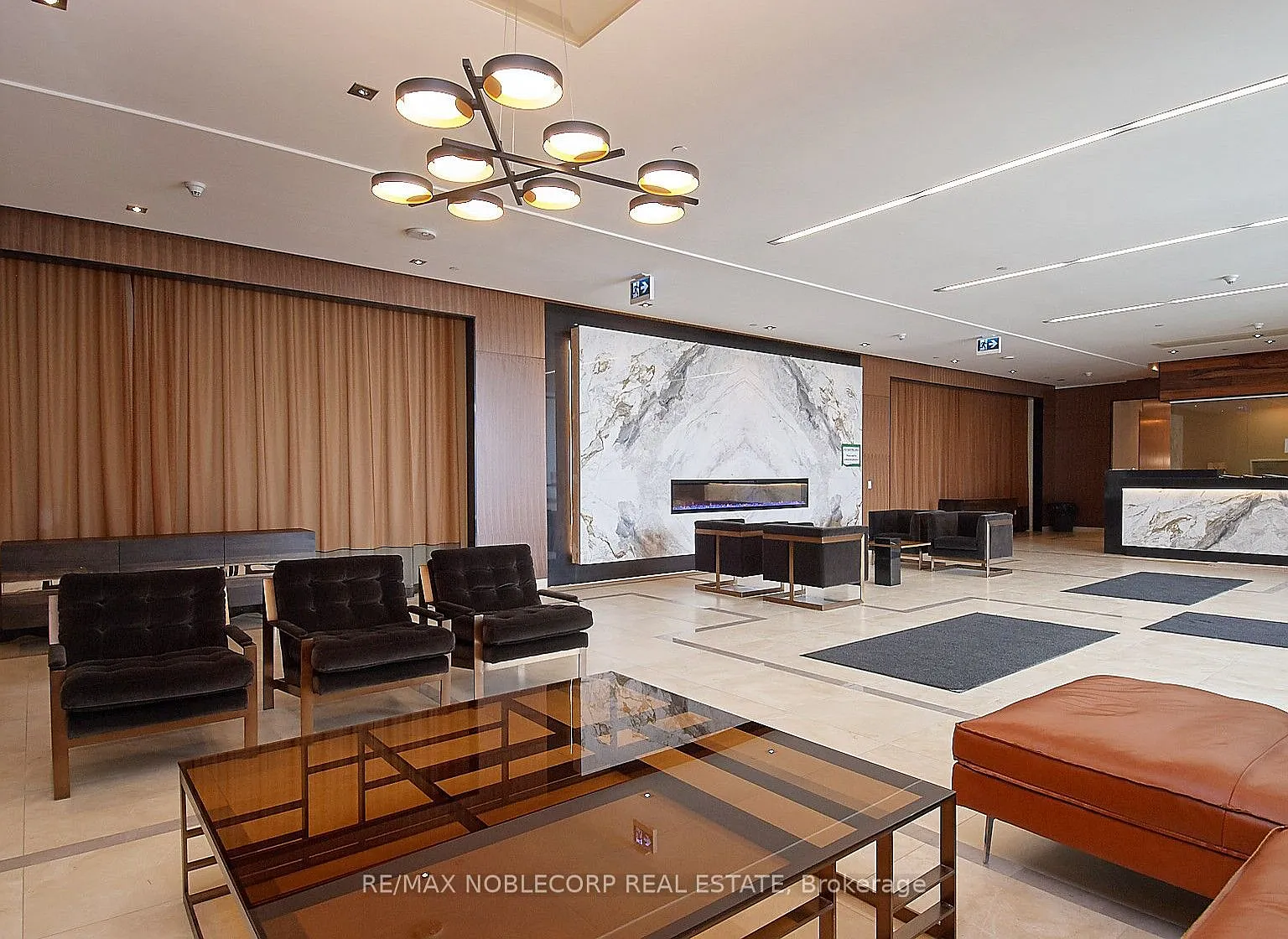 IQ Condos — Photo 2