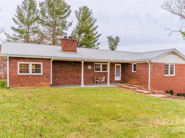 27 Dogwood Dr, Weaverville, NC 28787