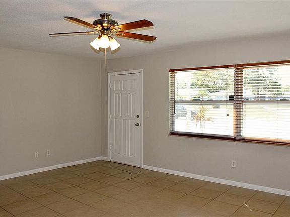 5th image of 2952 Saint John Dr