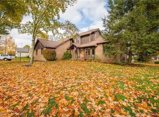 3931 Oakridge Dr, Louisville, OH 44641