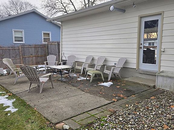 5th image of 397 Huizenga Ave