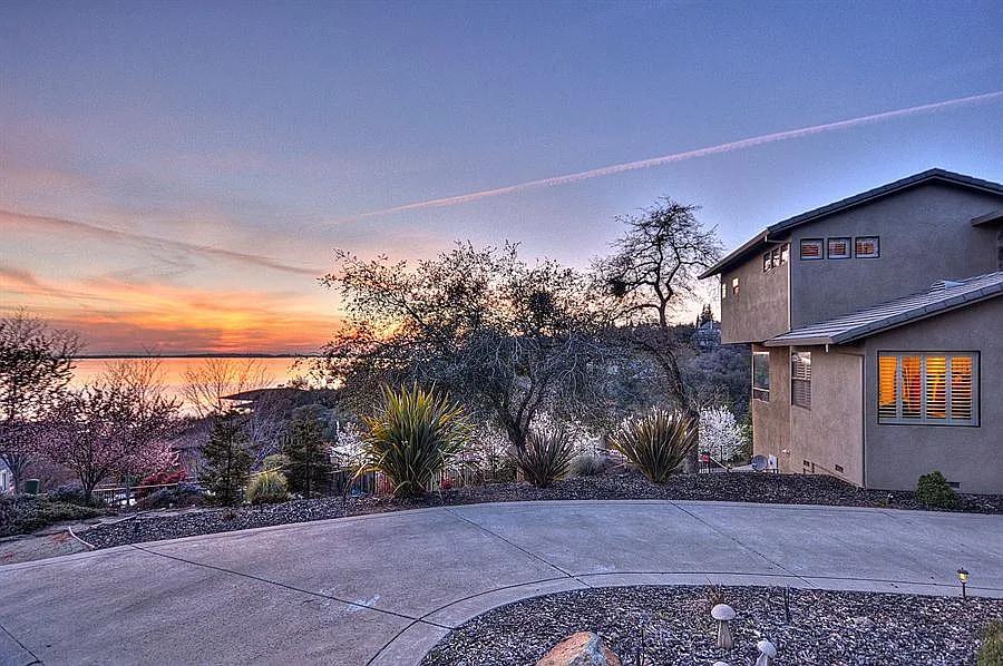 2114 Outrigger Dr photo 1