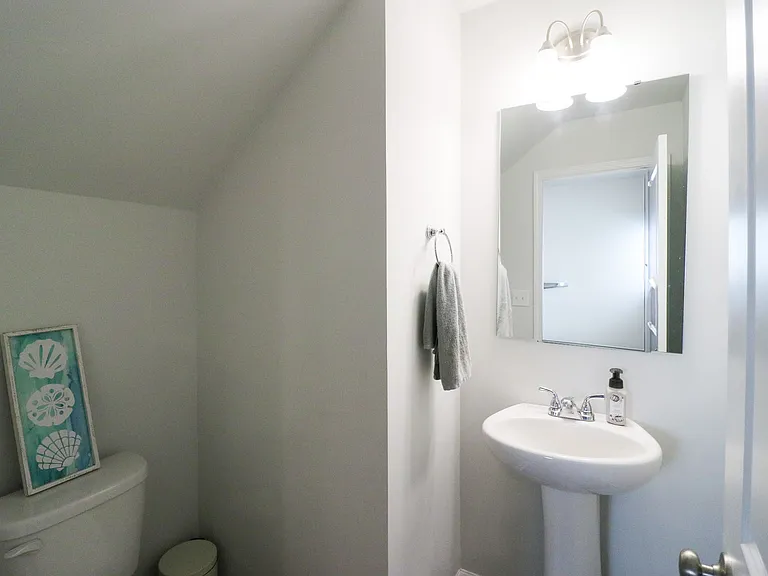 493 Kippen Ln — Photo 3