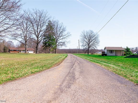 5th image of 327 Briarhill St