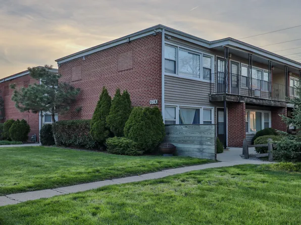 760 E 5th Ct #Des, Des Plaines, IL 60016