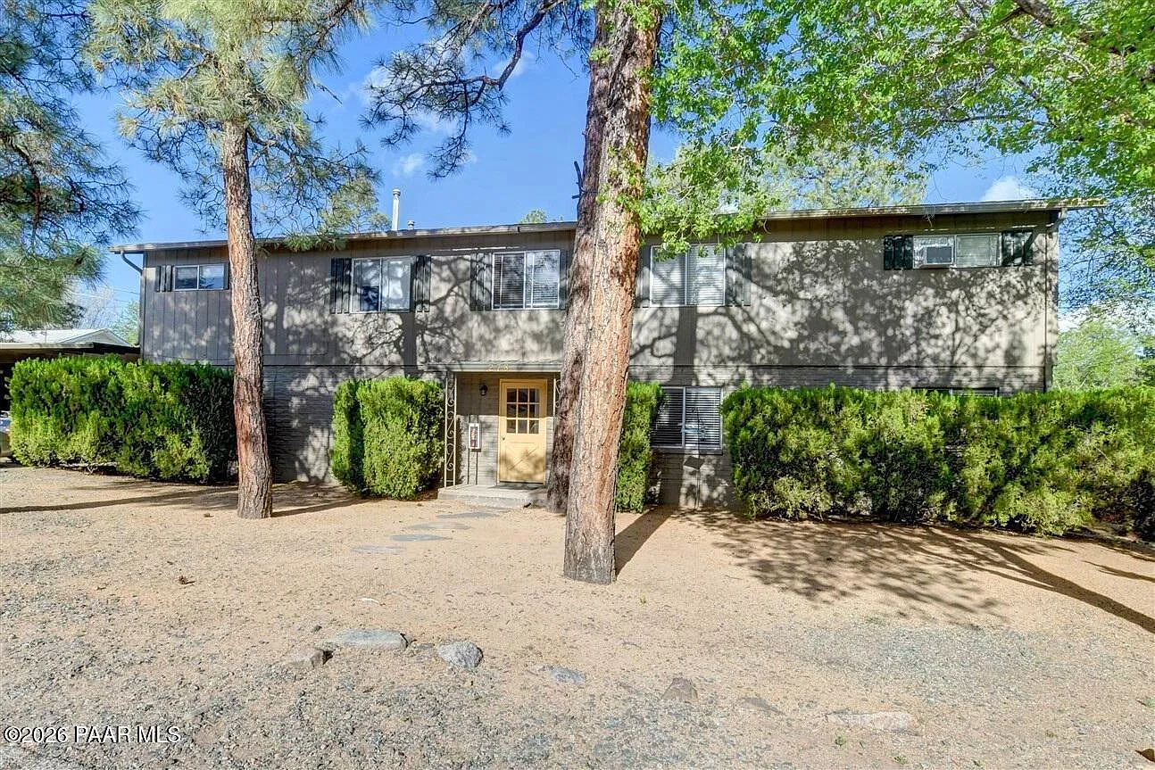 2 bed, 1.0 bath, 740 sqft, $1,000 — Photo 1