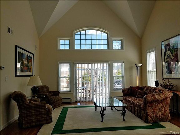 5th image of 60 Wolfe Cir
