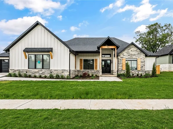 920 Gallatin St, Bentonville, AR 72712
