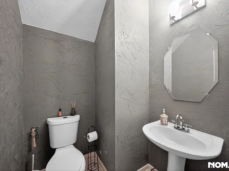 1811 Quiet Hollow Dr — Photo 20