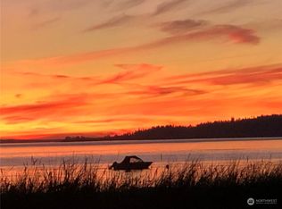 7548 Maxwelton Beach Ln, Clinton, WA 98236