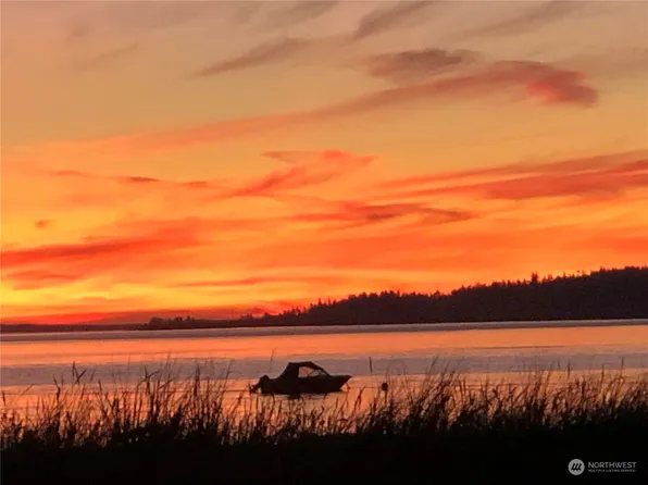 7548 Maxwelton Beach Lane, Clinton, WA 98236