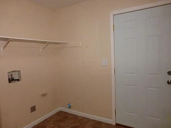 450 Christian Ave — Photo 2