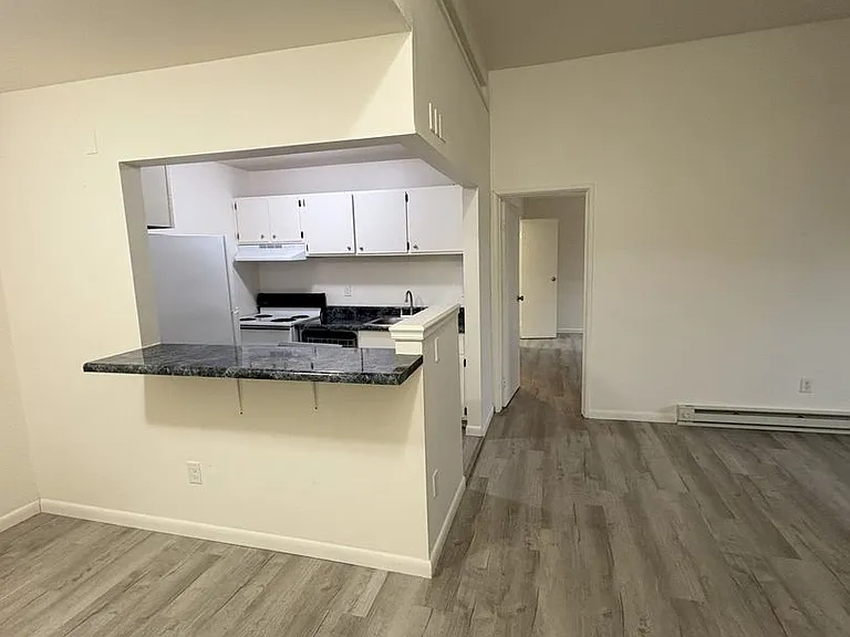 University Park Apartments near Cornell University — Photo 172