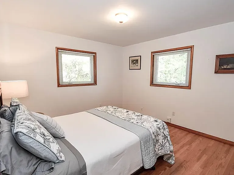 921 S Eastside Dr — Photo 5