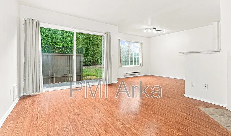 3 bed, 2.5 bath, 1354 sqft, $2,695 — Photo 3