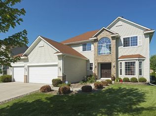 1832 Omega Dr, Shakopee, MN 55379