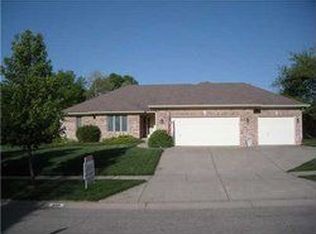 518 Vanhoy Dr, Greenwood, IN