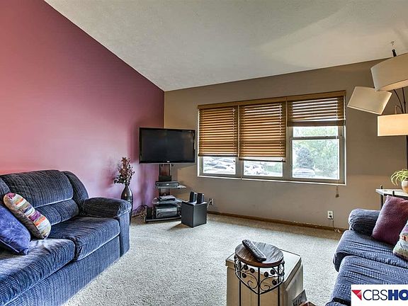 3rd image of 2704 Woodlawn Cir