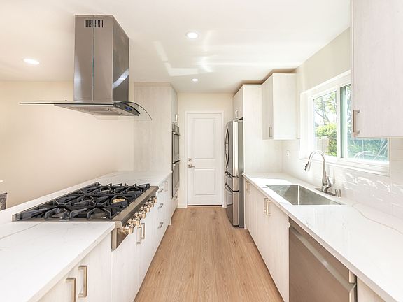 4th image of 13371 Diamond Head Dr