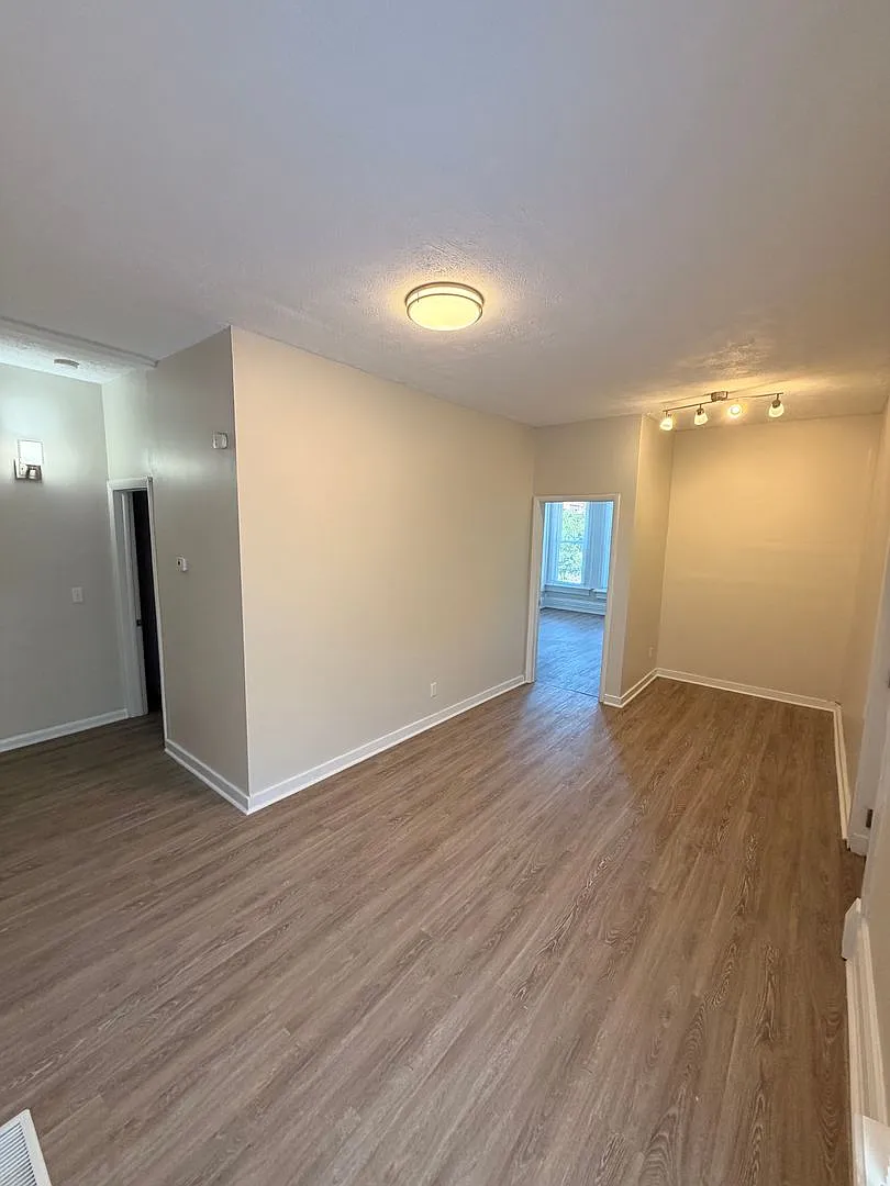 Completely Updated!! 2 Bed/1 Bath Close To Wexner Medical Center! — Photo 2