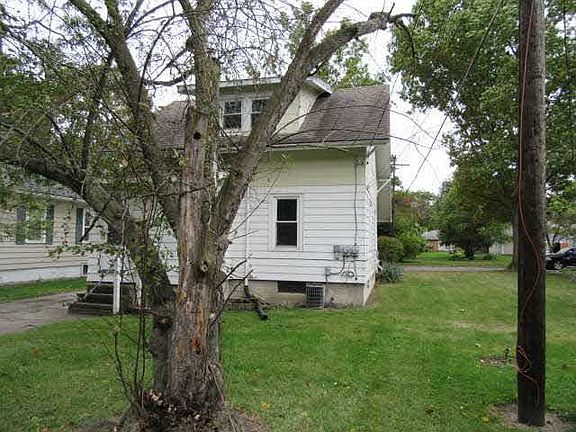 5th image of 223 Oakwood St
