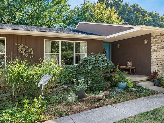 2nd image of 1675 Marshlyn Ct
