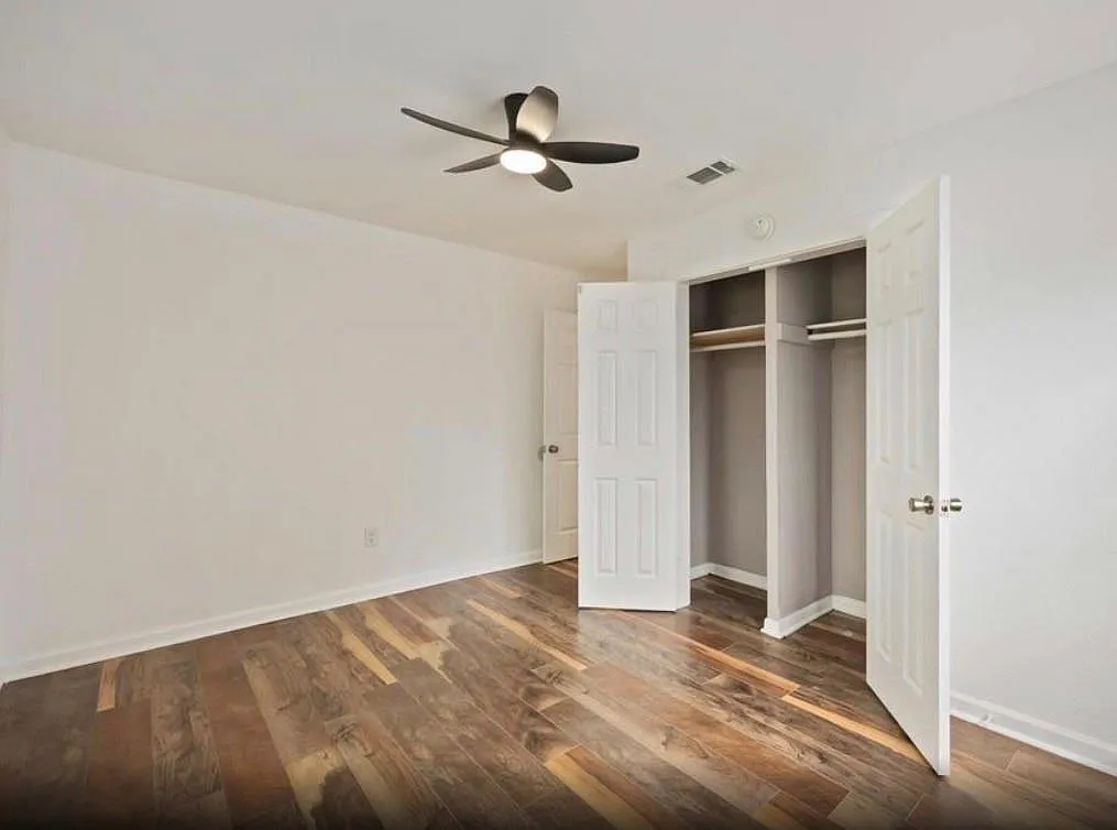 4 bed, 1.0 bath, 1208 sqft, $1,800 — Photo 4