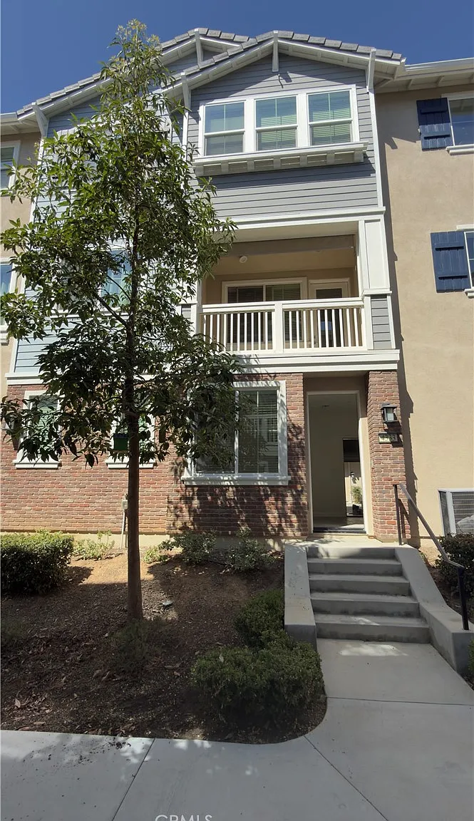 3 bed, 2.5 bath, 1609 sqft, $4,000 — Photo 1