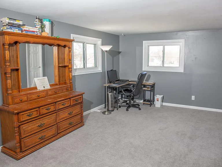 22582 Albion Ave — Photo 2
