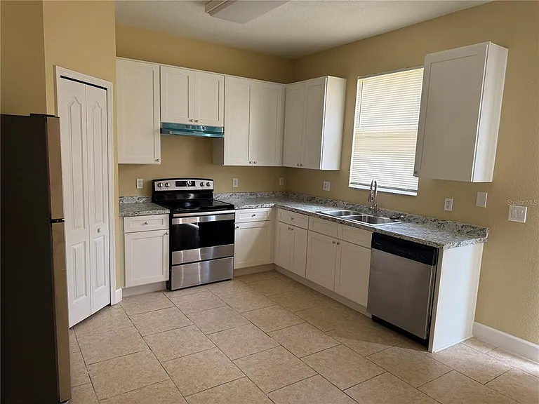 933 Whispering Cypress Ln — Photo 2