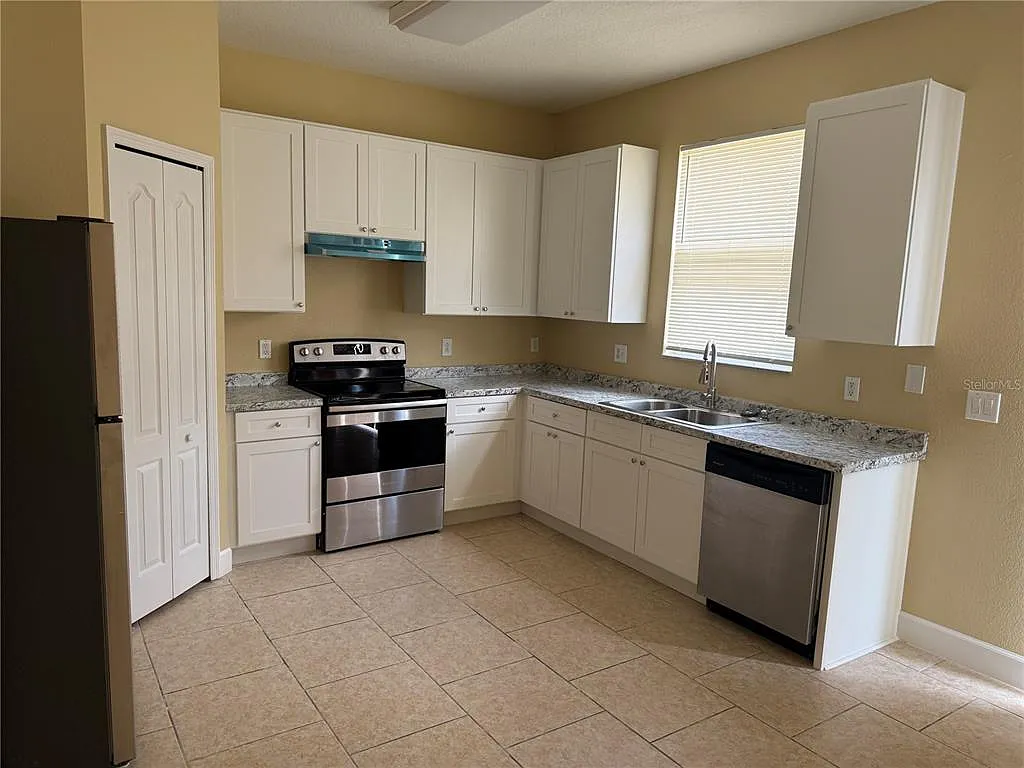 Building Photo - 933 Whispering Cypress Ln