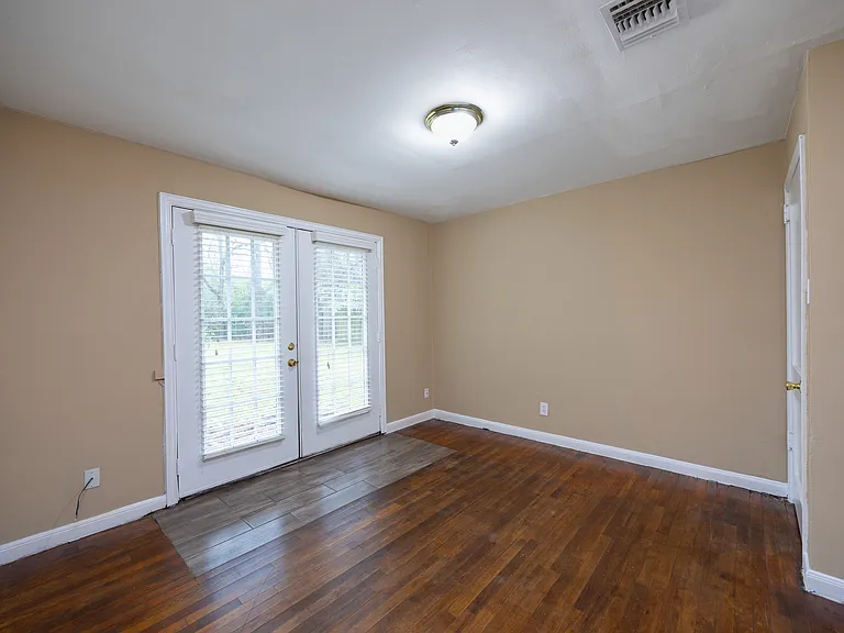 304 Harris Blvd — Photo 11