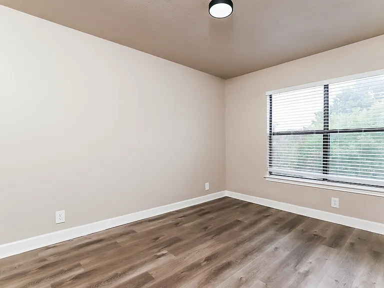 8106 Hoovers Bnd — Photo 15