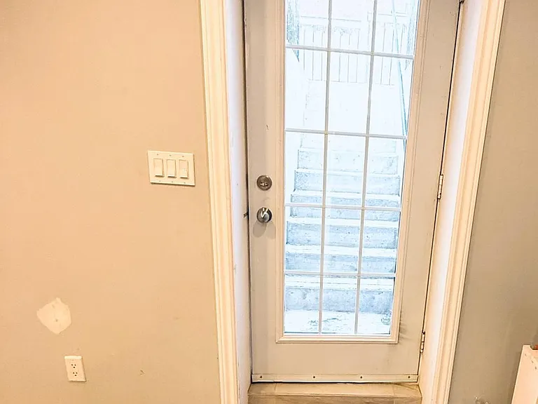 1870 Esterbrook Dr #BASEMENT — Photo 9