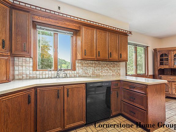 3rd image of 1449 Seymour Ave NW