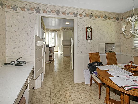 4th image of 3368 Cloverdale Dr