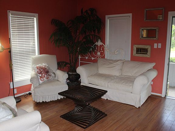5th image of 406 Morton Ave