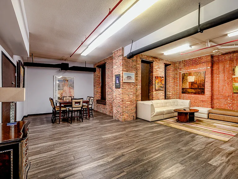 Marlboro Classic Apt & Redwood Square — Photo 12