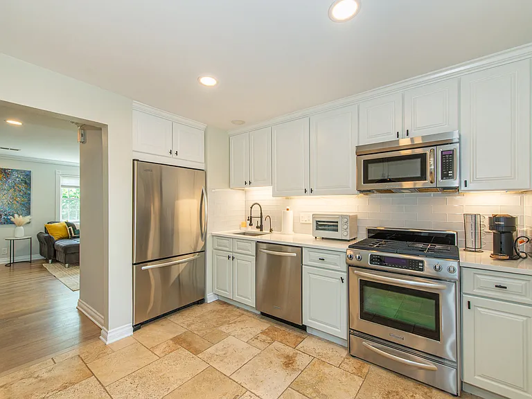 67-75 New England Ave #73G — Photo 9