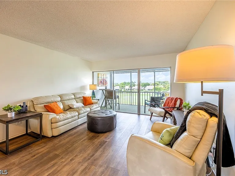 6220 Augusta Dr #309 — Photo 11