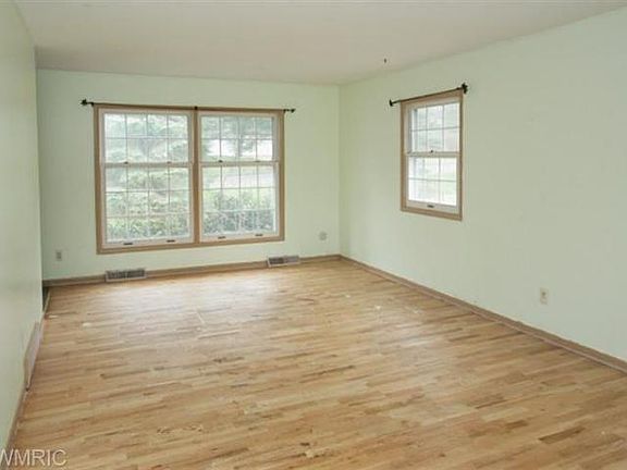 3rd image of 224 Chapel Hill Dr