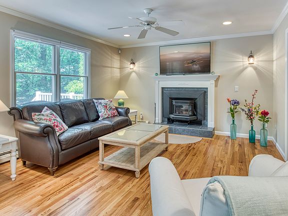 4th image of 2645 Yennecott Dr