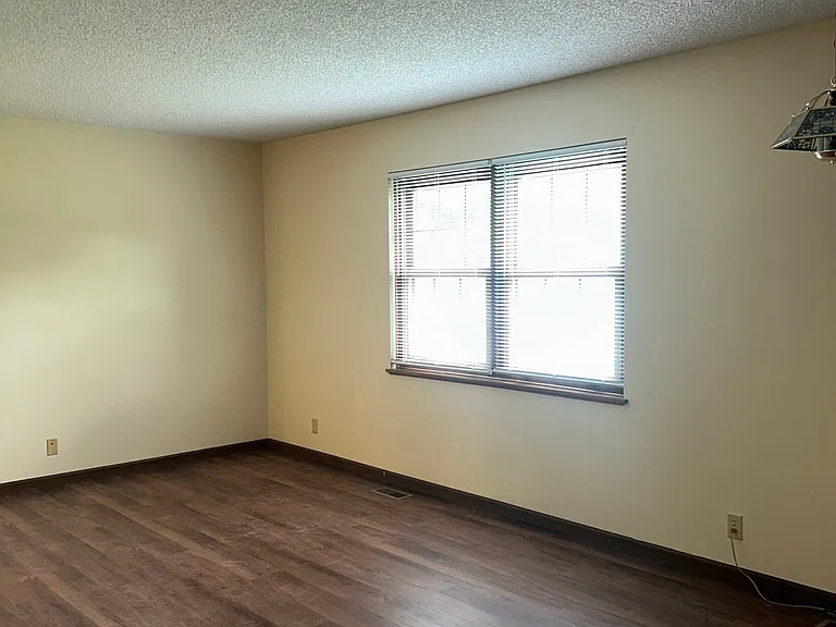 1021 SW Marge Ct — Photo 7