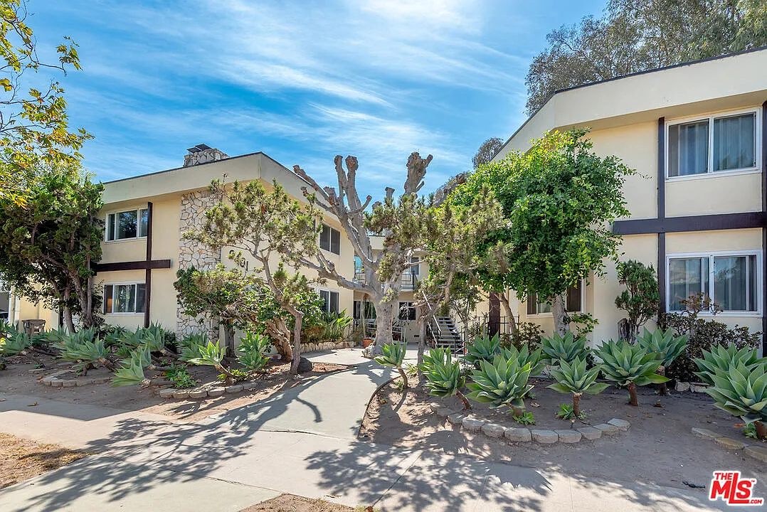 3 bed, 2.0 bath, 1500 sqft, $4,000 — Photo 3