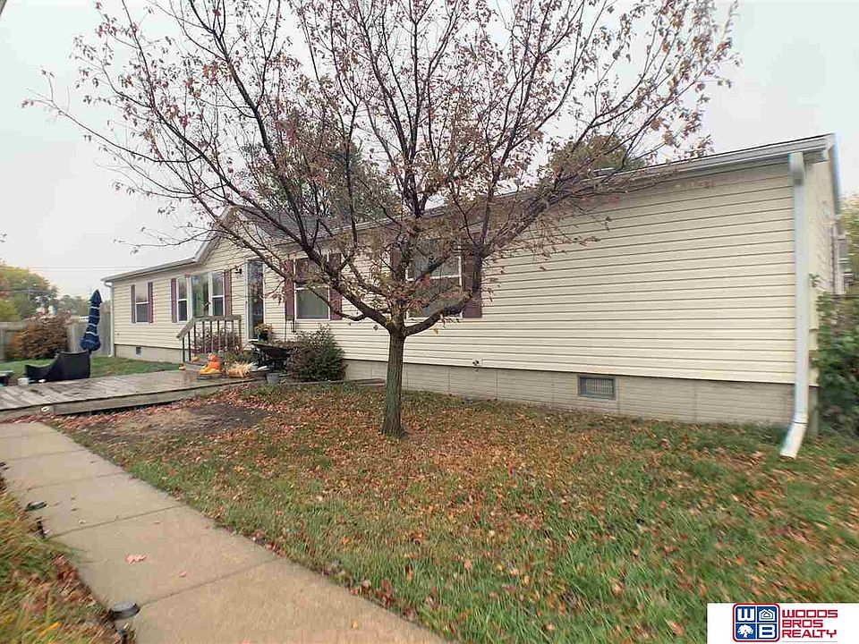 1st image of 1360 River St