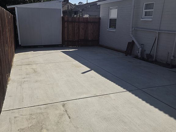 5th image of 614 N Lemon Ave