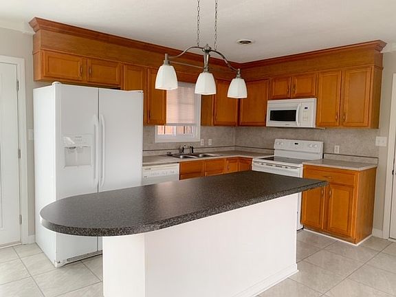 4th image of 1300 Eastview Dr