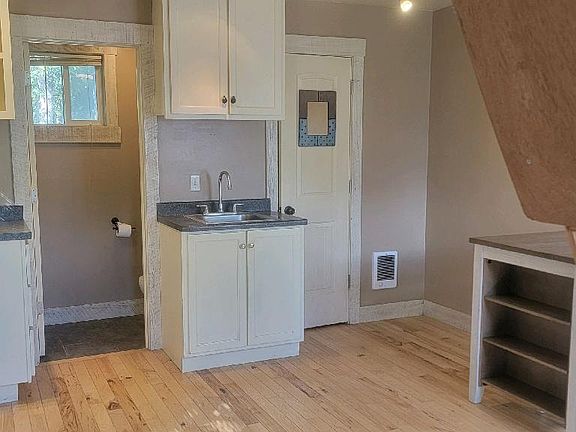 3rd image of 321 Montclair Dr #3