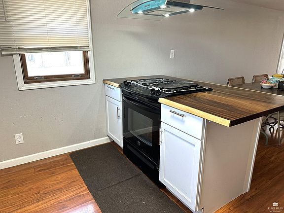 4th image of 561 Zeandale Rd